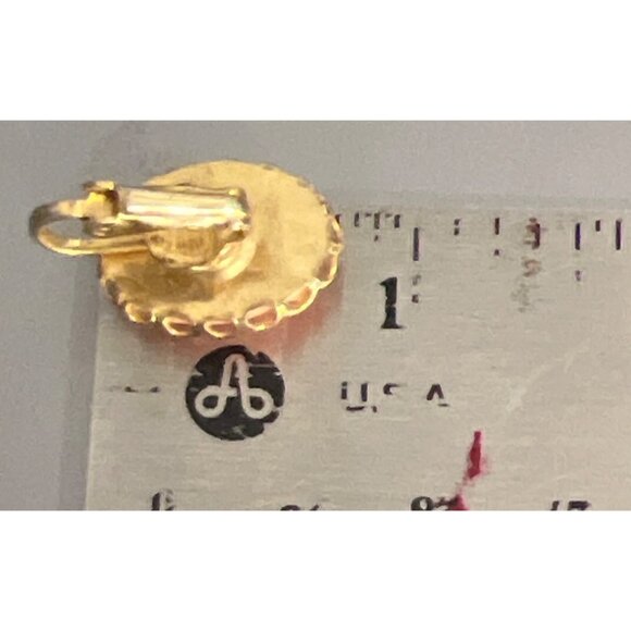 Vintage Pink Coral Gold Tone Clip On Earrings MCM Scalloped Edge Estate .75" - Picture 5 of 5